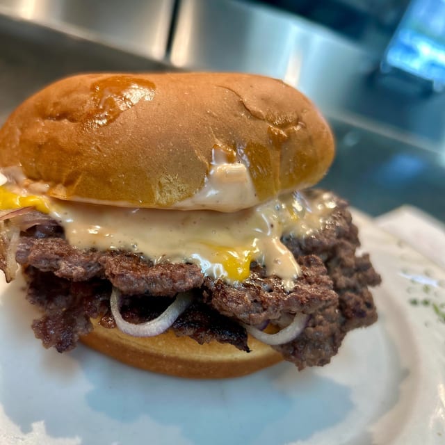 "The Babe" Smash Burger.